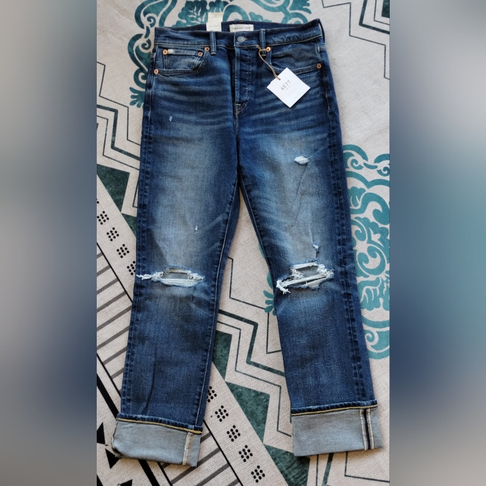 NWT AE 77 Destroyed Straight Crop Jeans Size 2 / 26